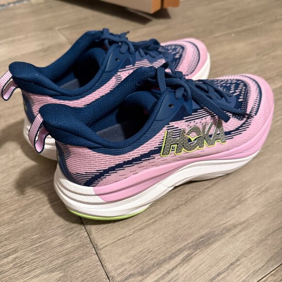Women's Hoka Skyflow size 8 B (regular width) Pink and Purple - Picture 2 of 4